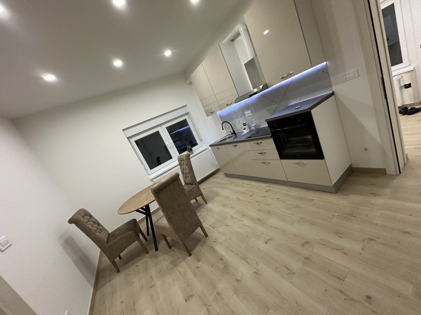 img 26ab81bf1d4542d8fb35d6f89a079b48 v copy