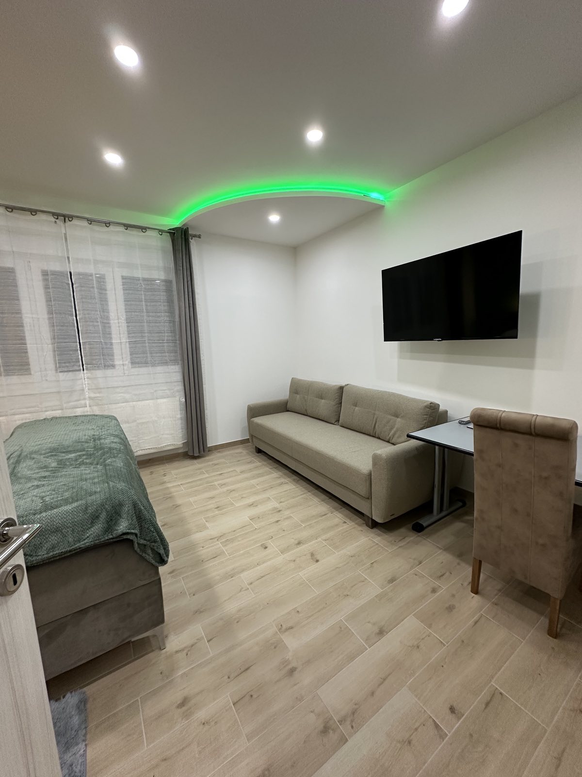 img 5eb28c4b2cb3ff5c02be292138555f5a v copy